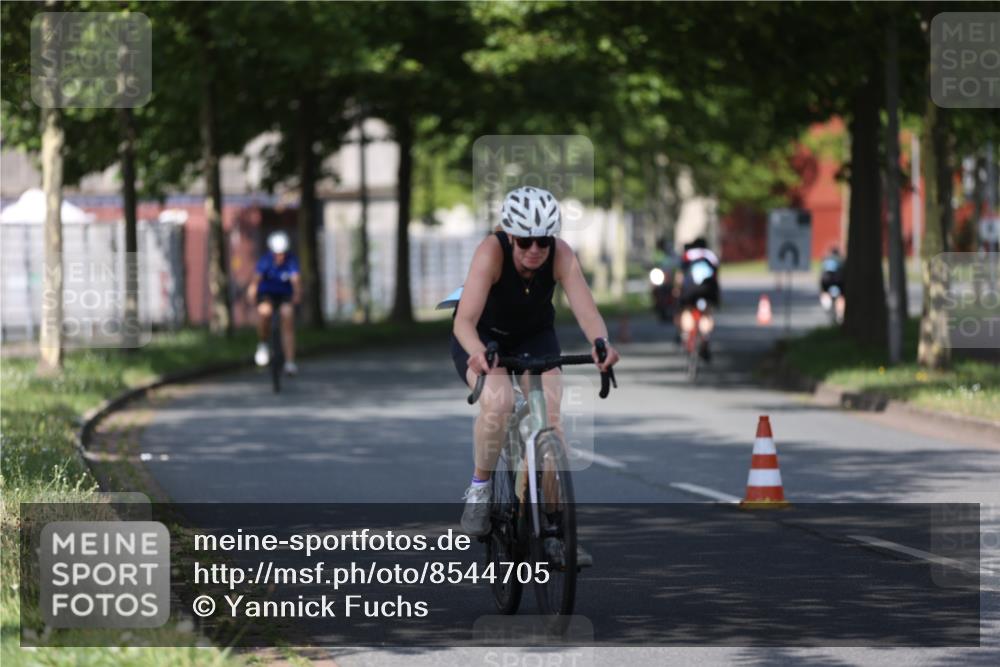 10.08.2025 - GEWOBA Citytriathlon Bremen Yannick Fuchs http://msf.ph/oto/8544705 10.08.2025 10:58:31 Radfahren 95, 165, 221, 402, 506, 513 meine-sportfotos.de