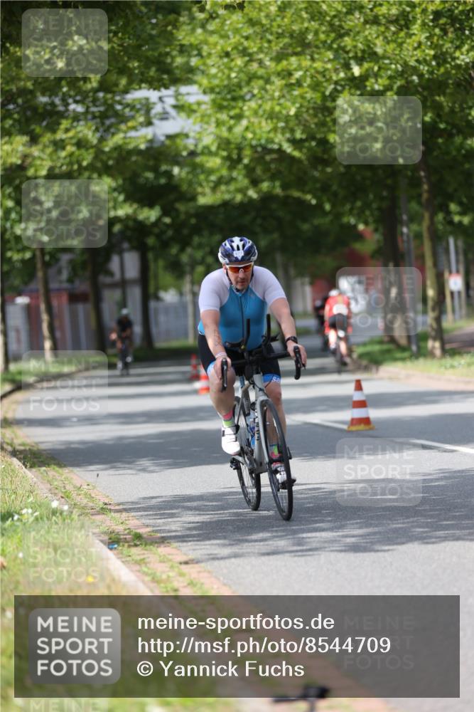 10.08.2025 - GEWOBA Citytriathlon Bremen Yannick Fuchs http://msf.ph/oto/8544709 10.08.2025 12:55:14 Radfahren 563, 696, 714, 761, 766, 794, 877, 982, 1015 meine-sportfotos.de