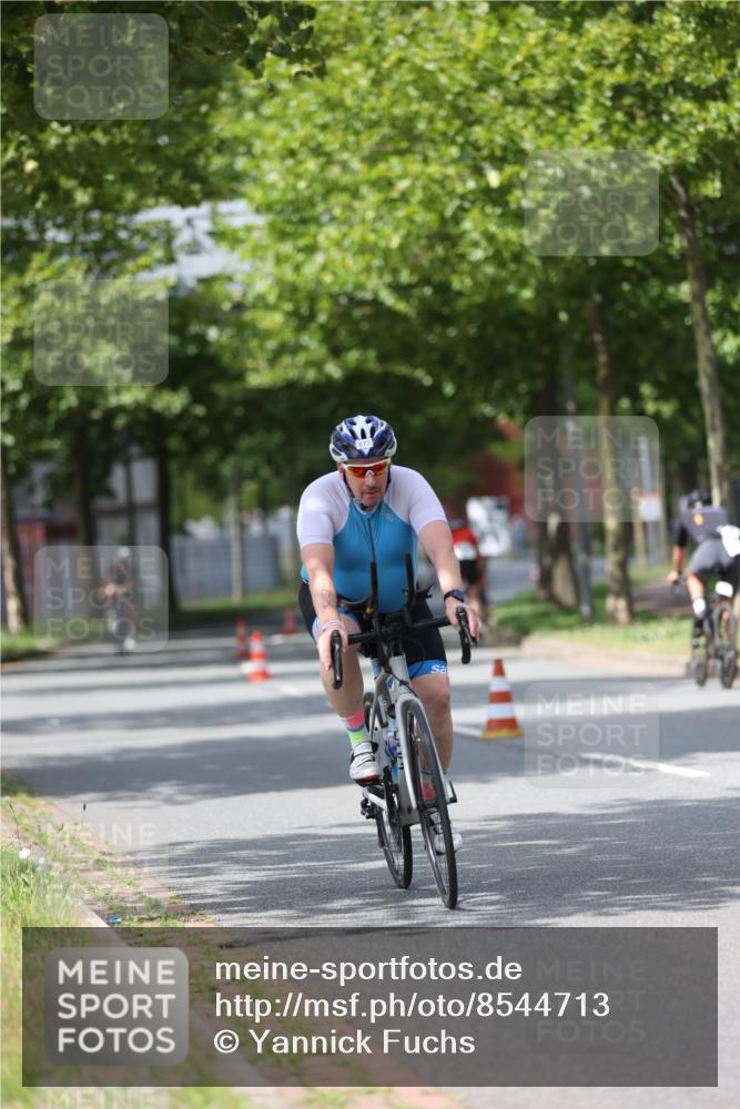 10.08.2025 - GEWOBA Citytriathlon Bremen Yannick Fuchs http://msf.ph/oto/8544713 10.08.2025 12:55:14 Radfahren 563, 696, 714, 761, 766, 794, 877, 982, 1015 meine-sportfotos.de