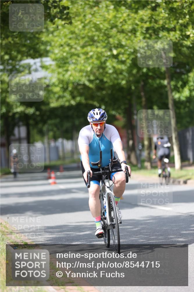 10.08.2025 - GEWOBA Citytriathlon Bremen Yannick Fuchs http://msf.ph/oto/8544715 10.08.2025 12:55:14 Radfahren 563, 696, 714, 761, 766, 794, 877, 982, 1015 meine-sportfotos.de