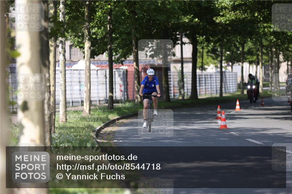 10.08.2025 - GEWOBA Citytriathlon Bremen Yannick Fuchs http://msf.ph/oto/8544718 10.08.2025 10:58:32 Radfahren 95, 165, 221, 402, 506 meine-sportfotos.de