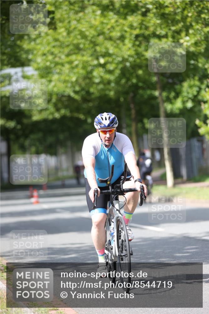 10.08.2025 - GEWOBA Citytriathlon Bremen Yannick Fuchs http://msf.ph/oto/8544719 10.08.2025 12:55:14 Radfahren 563, 696, 714, 761, 766, 794, 877, 982, 1015 meine-sportfotos.de