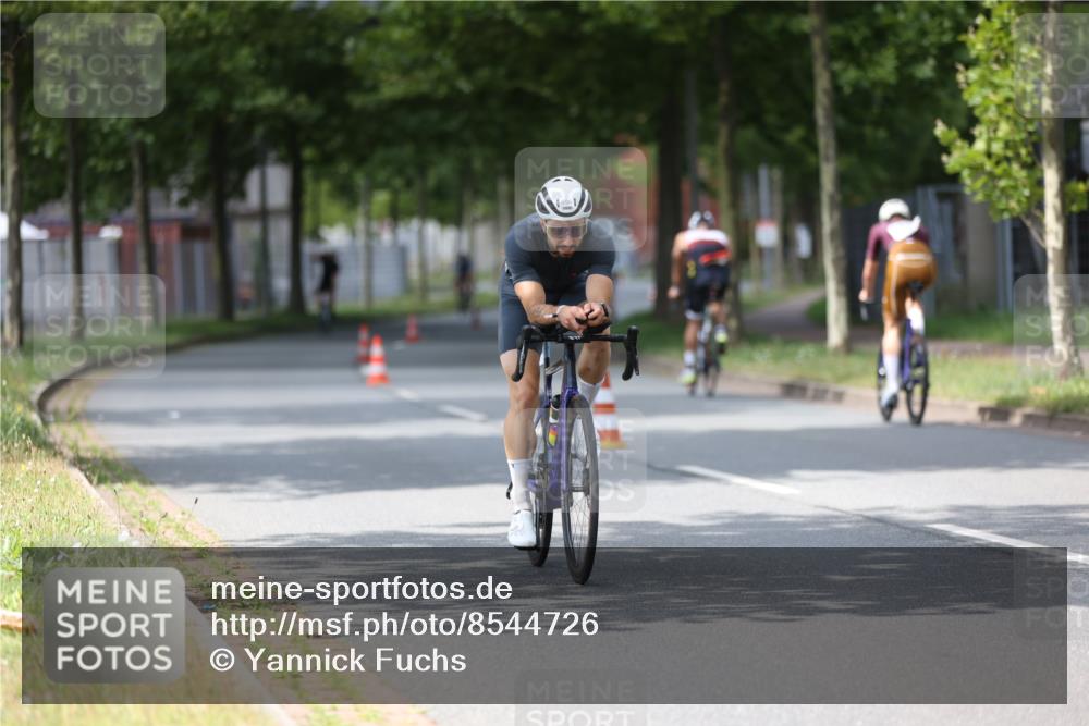 10.08.2025 - GEWOBA Citytriathlon Bremen Yannick Fuchs http://msf.ph/oto/8544726 10.08.2025 12:55:19 Radfahren 696, 714, 766, 794, 877, 982, 1015, 1033 meine-sportfotos.de