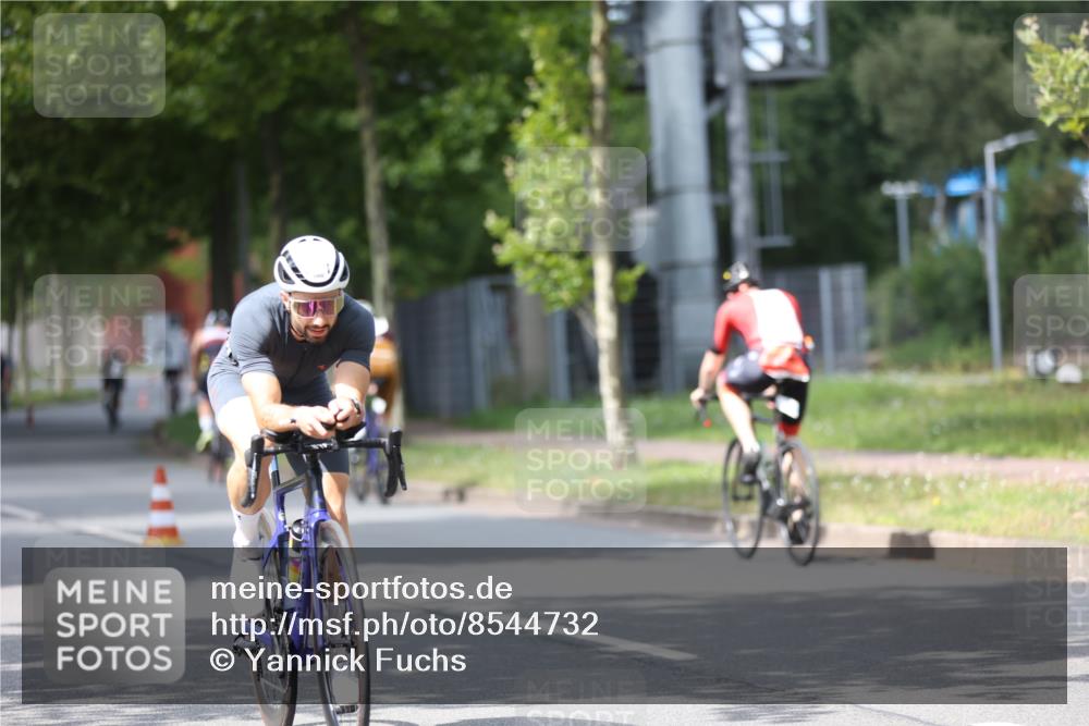 10.08.2025 - GEWOBA Citytriathlon Bremen Yannick Fuchs http://msf.ph/oto/8544732 10.08.2025 12:55:19 Radfahren 696, 714, 766, 794, 877, 982, 1015, 1033 meine-sportfotos.de