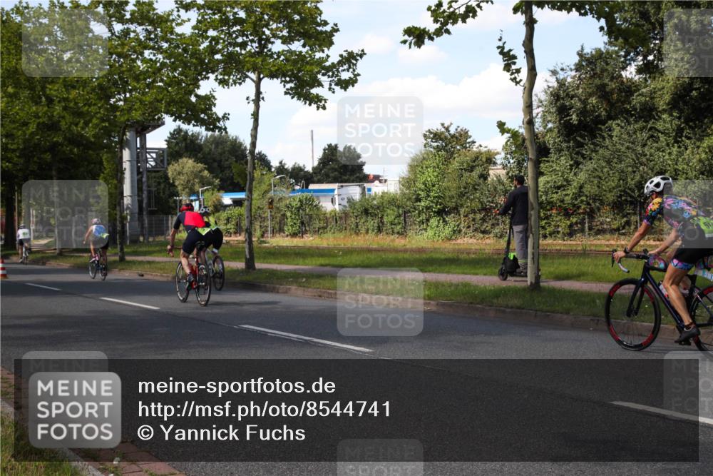 10.08.2025 - GEWOBA Citytriathlon Bremen Yannick Fuchs http://msf.ph/oto/8544741 10.08.2025 14:53:34 Radfahren 419, 501 meine-sportfotos.de