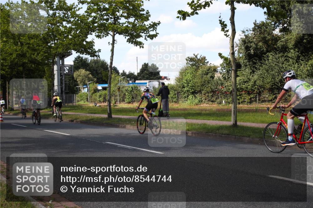 10.08.2025 - GEWOBA Citytriathlon Bremen Yannick Fuchs http://msf.ph/oto/8544744 10.08.2025 14:53:35 Radfahren 419, 438, 501 meine-sportfotos.de