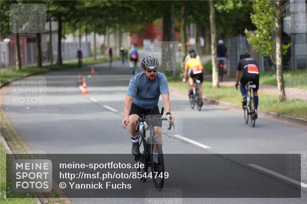 10.08.2025 - GEWOBA Citytriathlon Bremen Yannick Fuchs http://msf.ph/oto/8544749 10.08.2025 12:55:29 Radfahren 658, 696, 729, 804, 843, 880, 982, 1033 meine-sportfotos.de