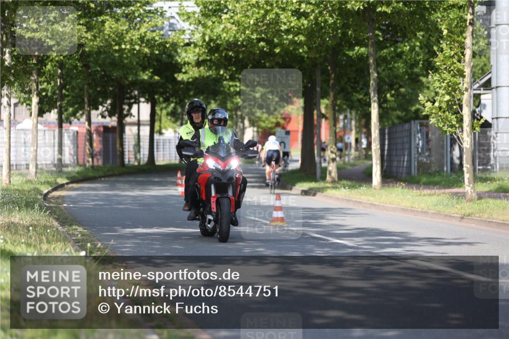 10.08.2025 - GEWOBA Citytriathlon Bremen Yannick Fuchs http://msf.ph/oto/8544751 10.08.2025 10:58:40 Radfahren 57, 95, 191, 221, 450 meine-sportfotos.de