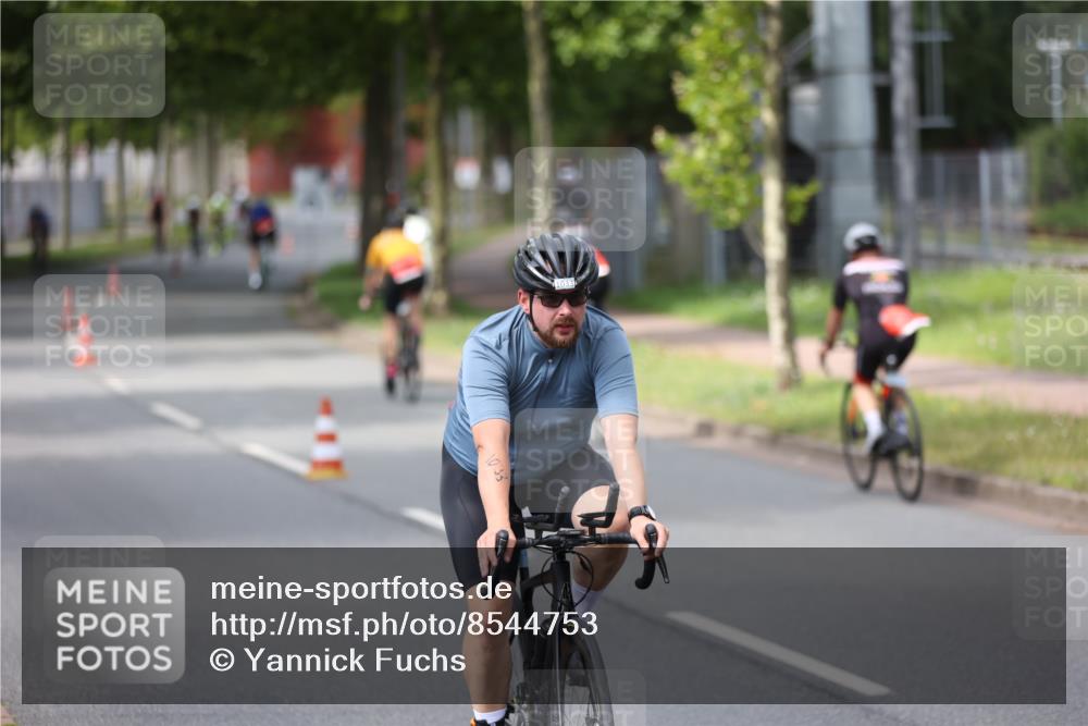 10.08.2025 - GEWOBA Citytriathlon Bremen Yannick Fuchs http://msf.ph/oto/8544753 10.08.2025 12:55:29 Radfahren 658, 696, 729, 804, 843, 880, 982, 1033 meine-sportfotos.de
