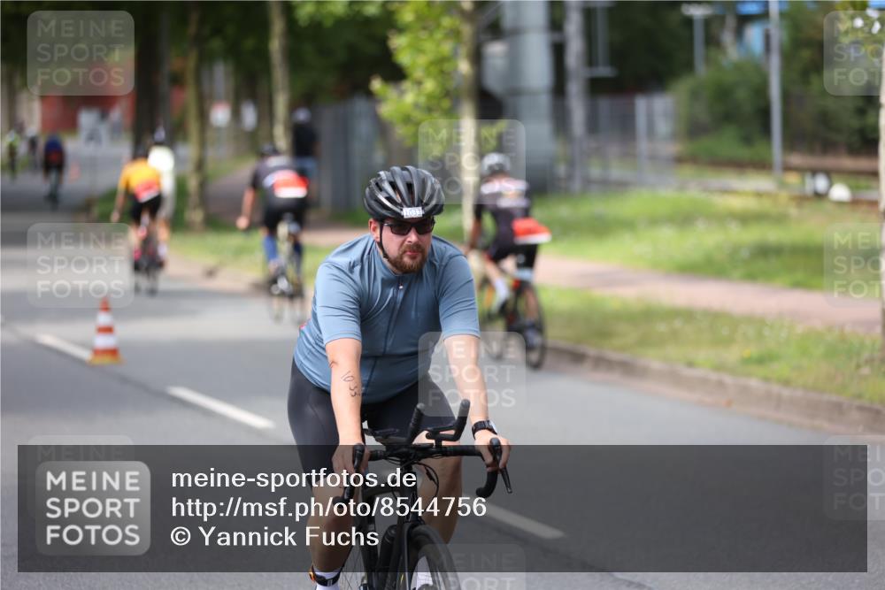 10.08.2025 - GEWOBA Citytriathlon Bremen Yannick Fuchs http://msf.ph/oto/8544756 10.08.2025 12:55:30 Radfahren 658, 696, 729, 804, 843, 880, 982, 1033 meine-sportfotos.de