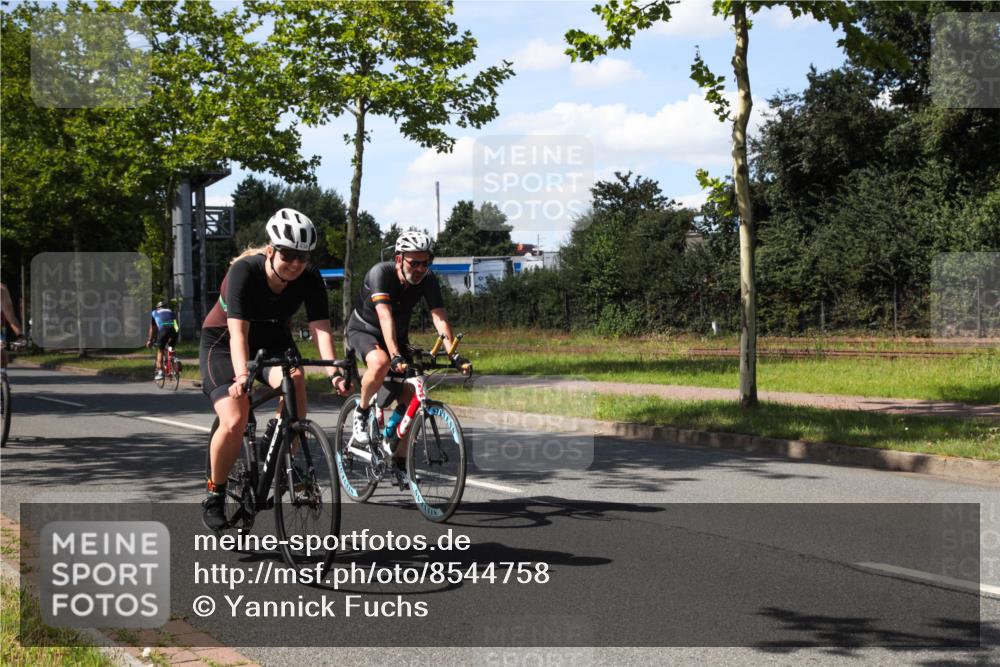10.08.2025 - GEWOBA Citytriathlon Bremen Yannick Fuchs http://msf.ph/oto/8544758 10.08.2025 14:53:54 Radfahren 291, 300, 345, 434, 438, 473, 485, 501, 519 meine-sportfotos.de