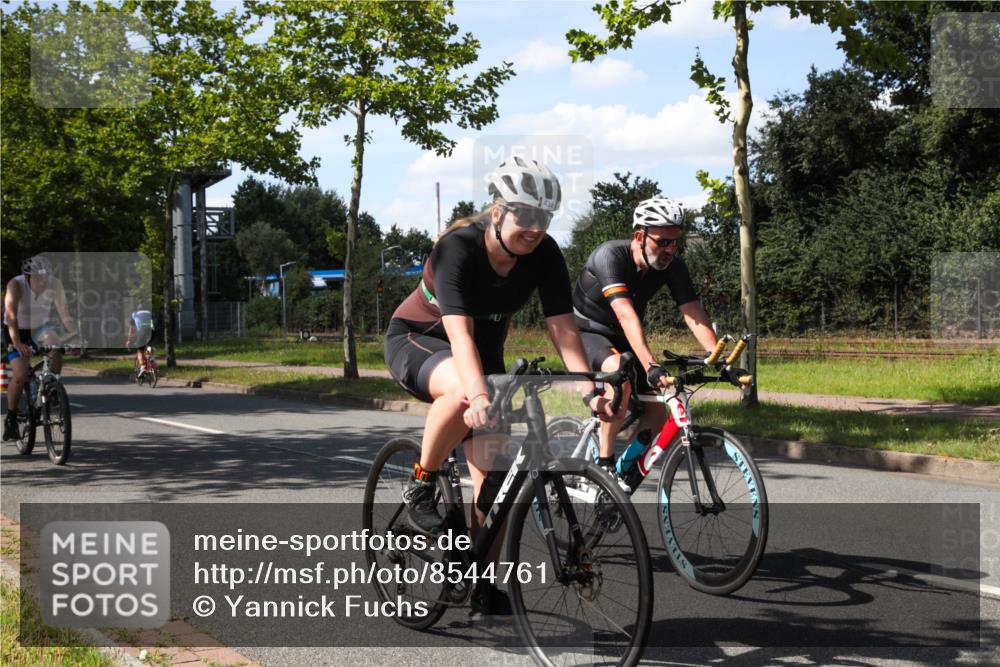 10.08.2025 - GEWOBA Citytriathlon Bremen Yannick Fuchs http://msf.ph/oto/8544761 10.08.2025 14:53:54 Radfahren 291, 300, 345, 434, 438, 473, 485, 501, 519 meine-sportfotos.de
