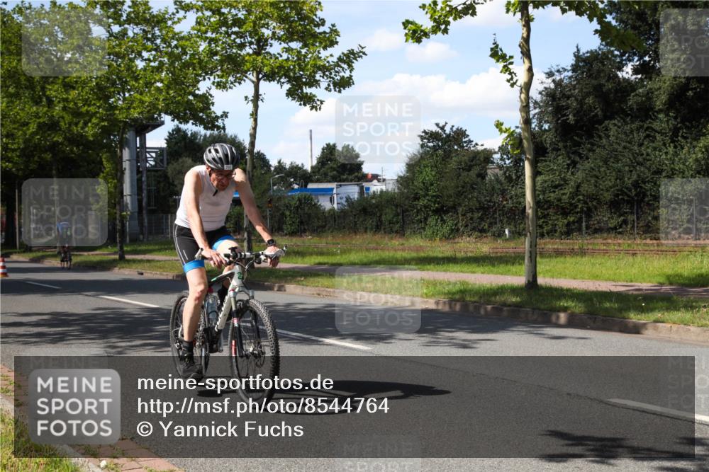 10.08.2025 - GEWOBA Citytriathlon Bremen Yannick Fuchs http://msf.ph/oto/8544764 10.08.2025 14:53:55 Radfahren 291, 300, 345, 434, 438, 473, 485, 519 meine-sportfotos.de