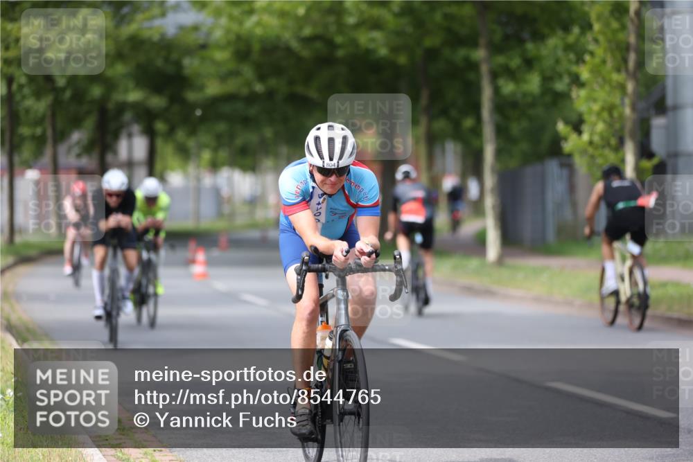 10.08.2025 - GEWOBA Citytriathlon Bremen Yannick Fuchs http://msf.ph/oto/8544765 10.08.2025 12:55:37 Radfahren 636, 658, 729, 804, 843, 880, 982, 1033 meine-sportfotos.de