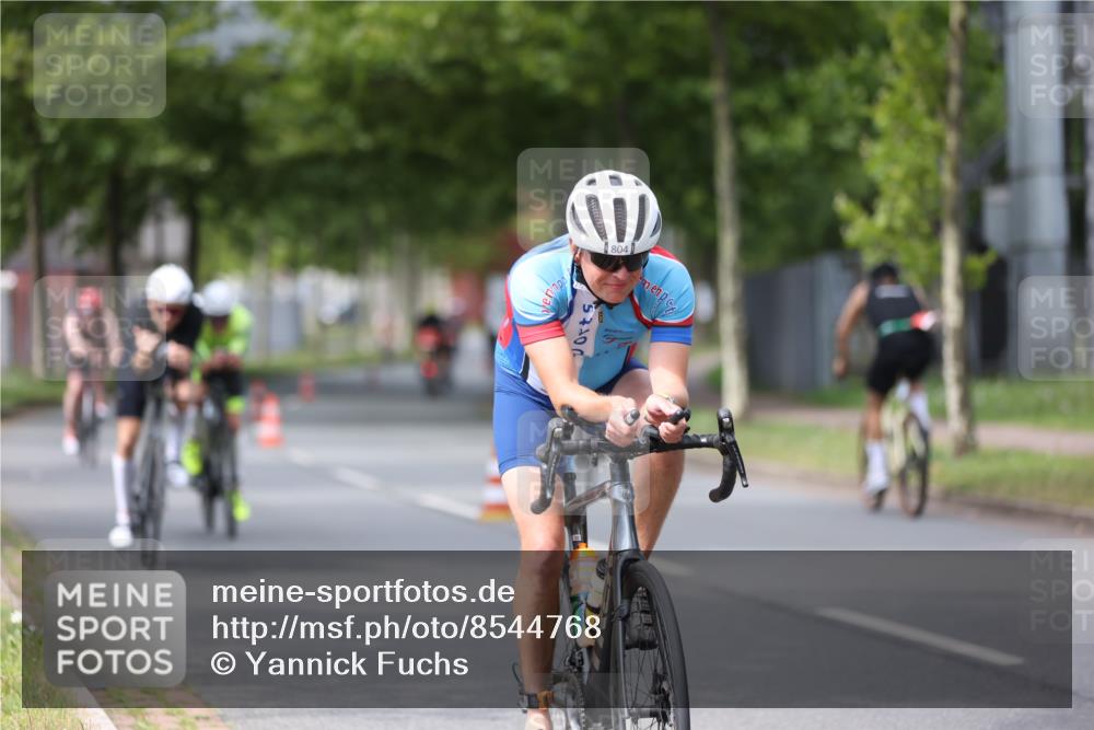 10.08.2025 - GEWOBA Citytriathlon Bremen Yannick Fuchs http://msf.ph/oto/8544768 10.08.2025 12:55:37 Radfahren 636, 658, 729, 804, 843, 880, 982, 1033 meine-sportfotos.de