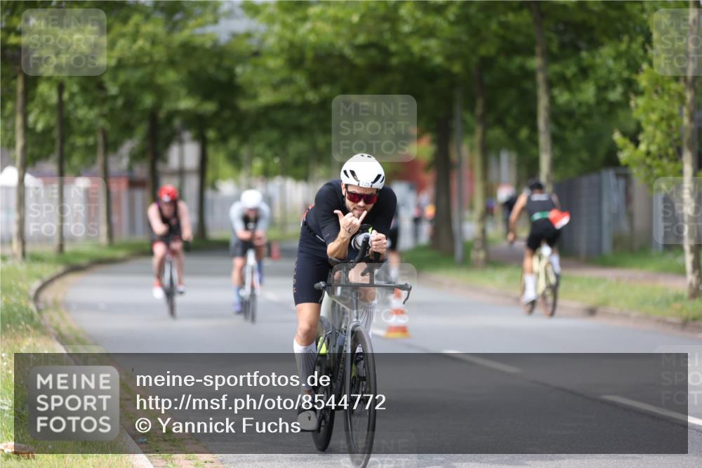 10.08.2025 - GEWOBA Citytriathlon Bremen Yannick Fuchs http://msf.ph/oto/8544772 10.08.2025 12:55:38 Radfahren 636, 658, 729, 779, 804, 843, 880, 982, 1033 meine-sportfotos.de