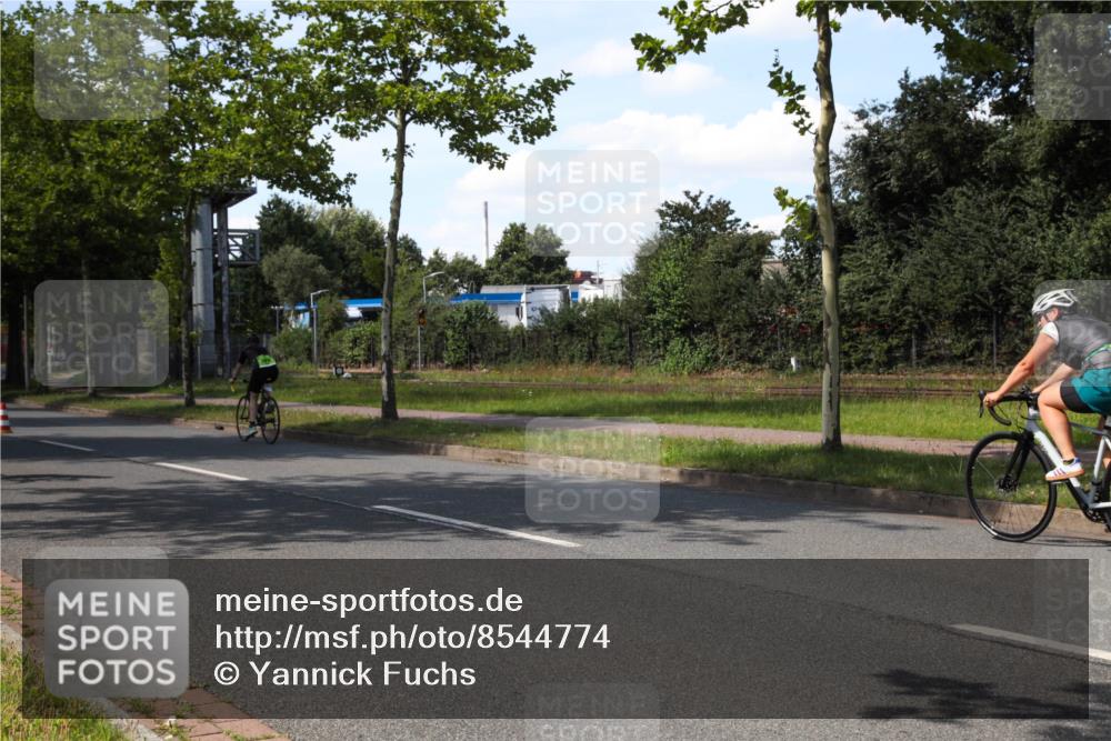 10.08.2025 - GEWOBA Citytriathlon Bremen Yannick Fuchs http://msf.ph/oto/8544774 10.08.2025 14:54:04 Radfahren 300, 345, 362, 433, 434, 473, 485, 508, 519 meine-sportfotos.de