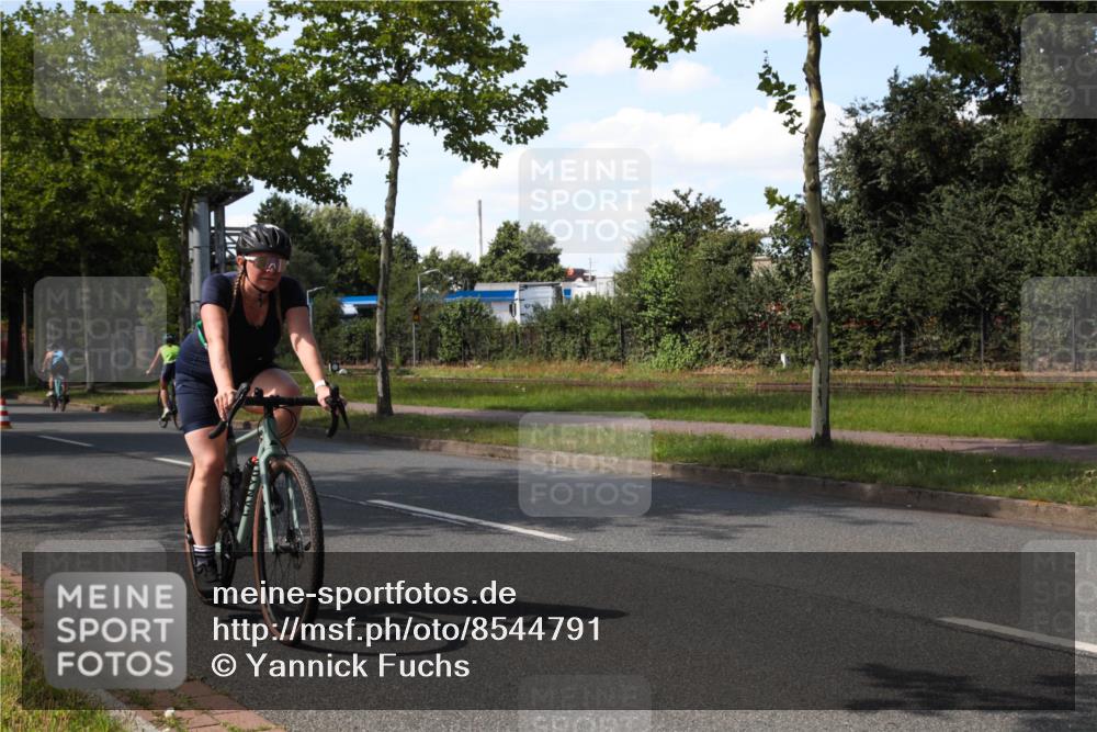 10.08.2025 - GEWOBA Citytriathlon Bremen Yannick Fuchs http://msf.ph/oto/8544791 10.08.2025 14:54:10 Radfahren 206, 324, 345, 362, 433, 434, 454, 473, 475, 485, 508, 519 meine-sportfotos.de
