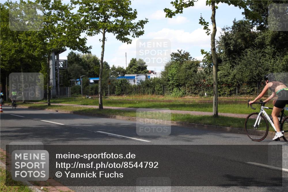 10.08.2025 - GEWOBA Citytriathlon Bremen Yannick Fuchs http://msf.ph/oto/8544792 10.08.2025 14:54:11 Radfahren 206, 324, 345, 362, 433, 434, 454, 473, 475, 485, 508, 519 meine-sportfotos.de
