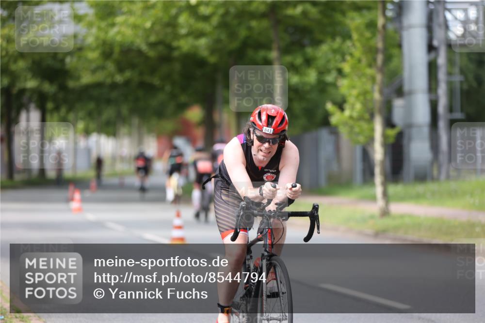 10.08.2025 - GEWOBA Citytriathlon Bremen Yannick Fuchs http://msf.ph/oto/8544794 10.08.2025 12:55:40 Radfahren 636, 658, 729, 779, 804, 843, 880, 1033 meine-sportfotos.de