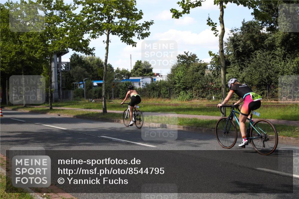 10.08.2025 - GEWOBA Citytriathlon Bremen Yannick Fuchs http://msf.ph/oto/8544795 10.08.2025 14:54:12 Radfahren 206, 324, 345, 362, 433, 434, 454, 473, 475, 485, 508, 519 meine-sportfotos.de