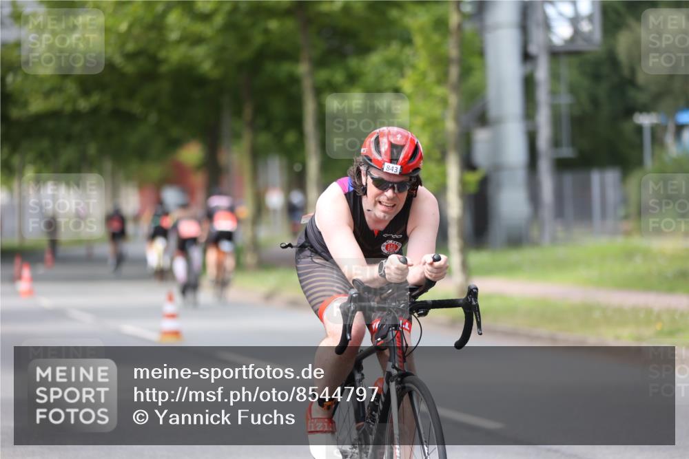 10.08.2025 - GEWOBA Citytriathlon Bremen Yannick Fuchs http://msf.ph/oto/8544797 10.08.2025 12:55:41 Radfahren 636, 658, 729, 779, 804, 843, 880, 890, 1033 meine-sportfotos.de