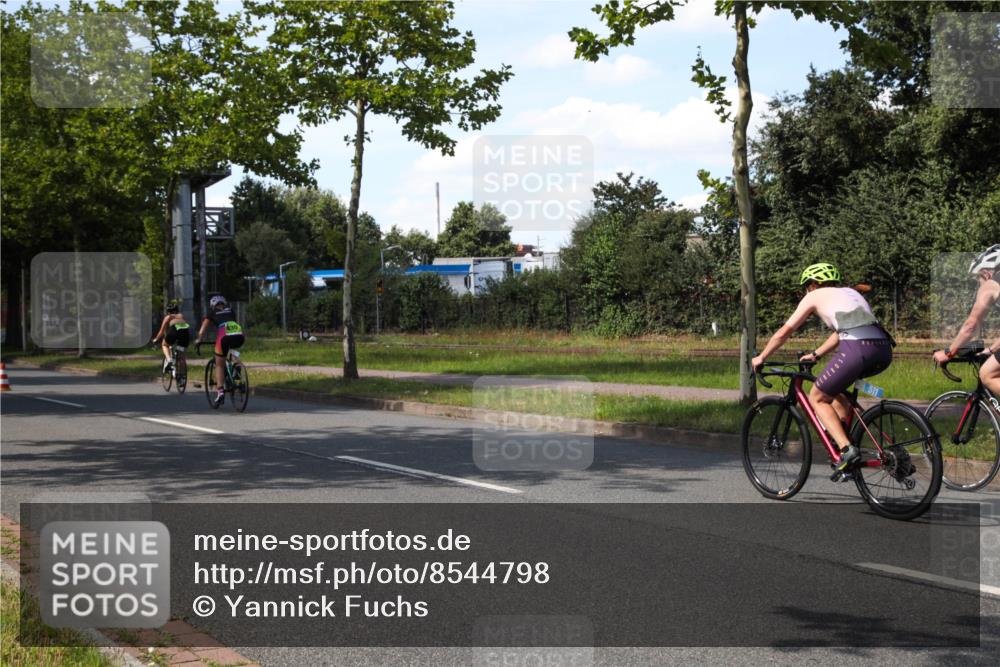 10.08.2025 - GEWOBA Citytriathlon Bremen Yannick Fuchs http://msf.ph/oto/8544798 10.08.2025 14:54:13 Radfahren 206, 324, 345, 362, 433, 434, 454, 473, 475, 485, 508, 519 meine-sportfotos.de