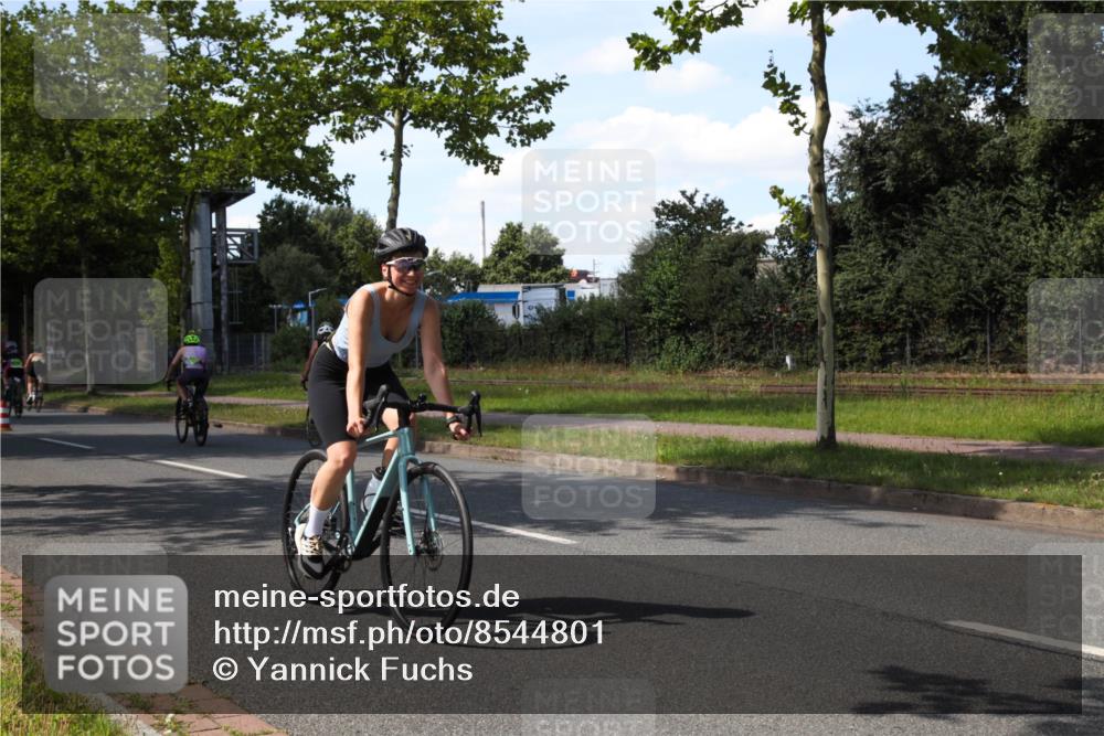 10.08.2025 - GEWOBA Citytriathlon Bremen Yannick Fuchs http://msf.ph/oto/8544801 10.08.2025 14:54:15 Radfahren 206, 324, 362, 433, 434, 454, 473, 475, 485, 508, 519 meine-sportfotos.de