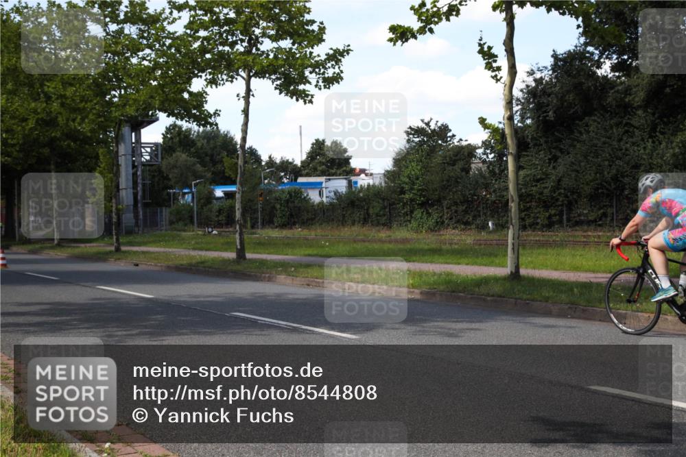 10.08.2025 - GEWOBA Citytriathlon Bremen Yannick Fuchs http://msf.ph/oto/8544808 10.08.2025 14:54:20 Radfahren 206, 316, 324, 362, 387, 393, 433, 454, 475, 508, 514 meine-sportfotos.de