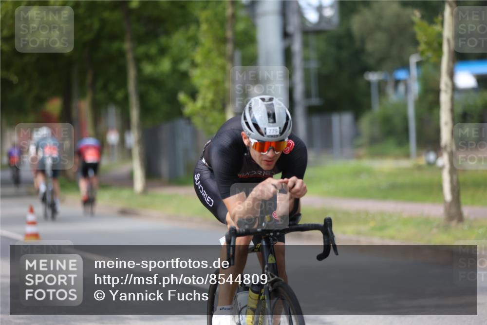 10.08.2025 - GEWOBA Citytriathlon Bremen Yannick Fuchs http://msf.ph/oto/8544809 10.08.2025 12:55:48 Radfahren 636, 658, 729, 779, 804, 843, 880, 883, 890, 896 meine-sportfotos.de