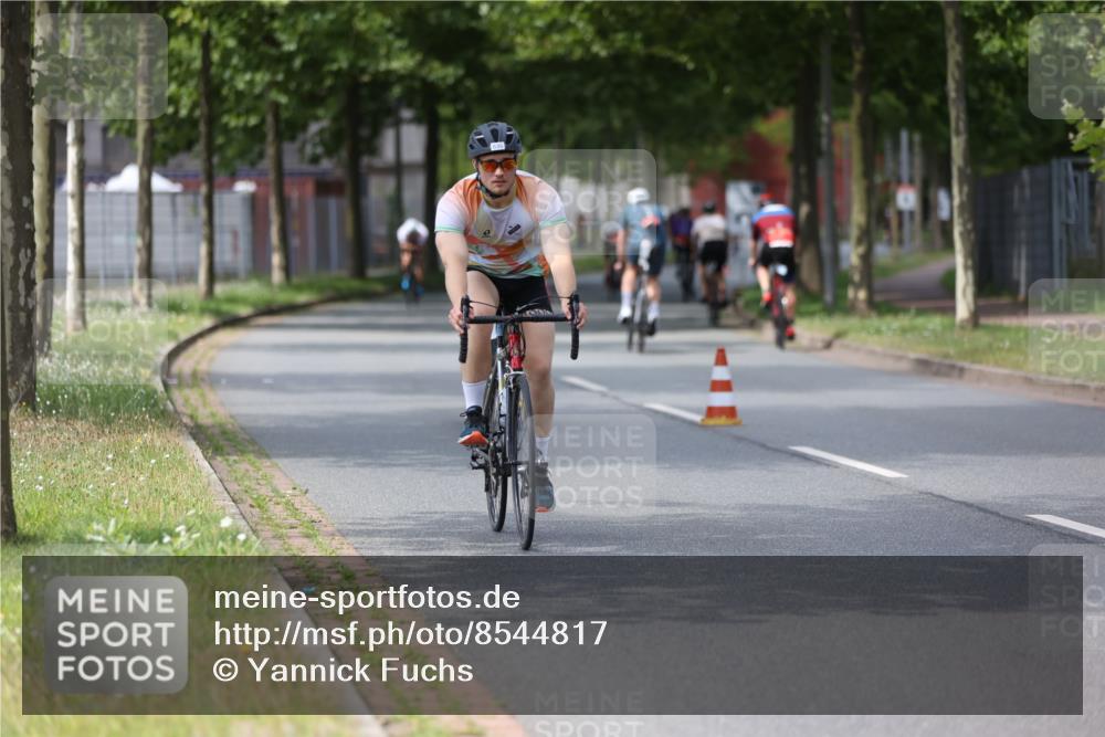 10.08.2025 - GEWOBA Citytriathlon Bremen Yannick Fuchs http://msf.ph/oto/8544817 10.08.2025 12:55:49 Radfahren 636, 658, 729, 765, 779, 804, 843, 880, 883, 890, 896 meine-sportfotos.de