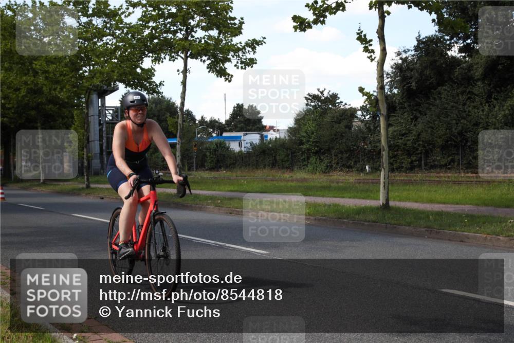 10.08.2025 - GEWOBA Citytriathlon Bremen Yannick Fuchs http://msf.ph/oto/8544818 10.08.2025 14:54:26 Radfahren 194, 206, 316, 324, 370, 387, 393, 454, 475, 489, 507, 508, 514, 518 meine-sportfotos.de