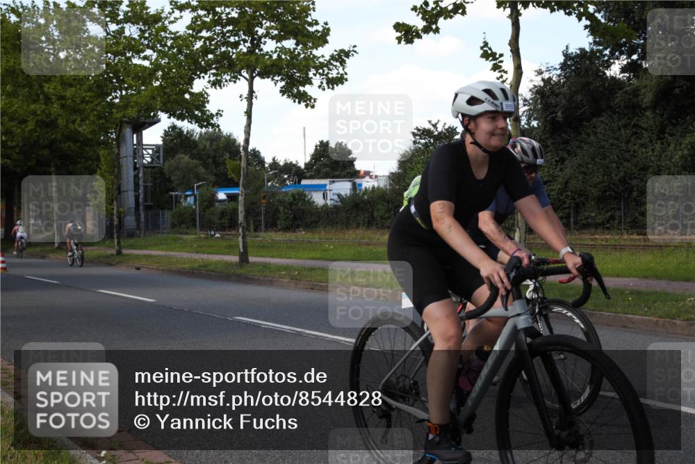 10.08.2025 - GEWOBA Citytriathlon Bremen Yannick Fuchs http://msf.ph/oto/8544828 10.08.2025 14:54:31 Radfahren 194, 206, 316, 324, 355, 370, 387, 393, 440, 454, 475, 489, 507, 514, 518 meine-sportfotos.de