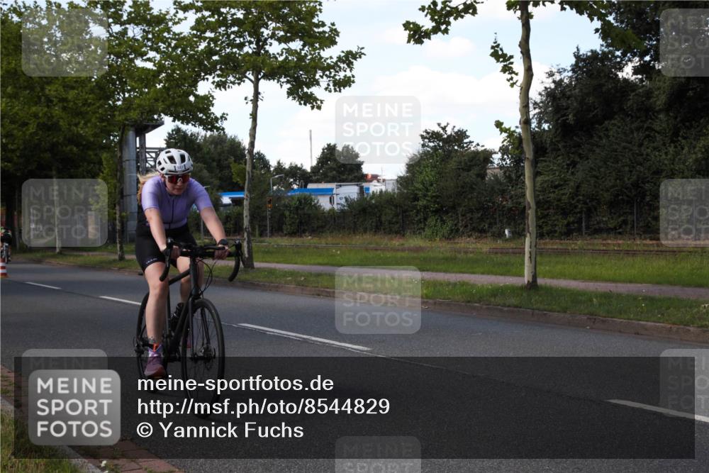 10.08.2025 - GEWOBA Citytriathlon Bremen Yannick Fuchs http://msf.ph/oto/8544829 10.08.2025 14:54:33 Radfahren 194, 206, 316, 355, 370, 387, 393, 440, 489, 507, 514, 518 meine-sportfotos.de
