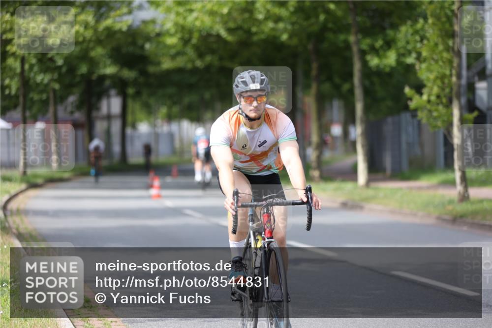 10.08.2025 - GEWOBA Citytriathlon Bremen Yannick Fuchs http://msf.ph/oto/8544831 10.08.2025 12:55:49 Radfahren 636, 658, 729, 765, 779, 804, 843, 880, 883, 890, 896 meine-sportfotos.de