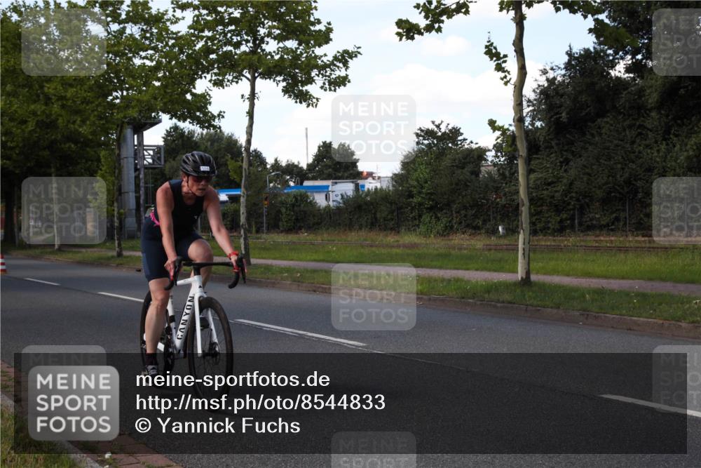 10.08.2025 - GEWOBA Citytriathlon Bremen Yannick Fuchs http://msf.ph/oto/8544833 10.08.2025 14:54:35 Radfahren 194, 316, 355, 370, 387, 393, 440, 489, 507, 514, 518 meine-sportfotos.de