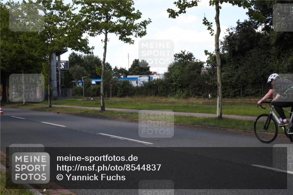 10.08.2025 - GEWOBA Citytriathlon Bremen Yannick Fuchs http://msf.ph/oto/8544837 10.08.2025 14:54:39 Radfahren 194, 316, 355, 370, 387, 393, 440, 489, 507, 514, 518 meine-sportfotos.de