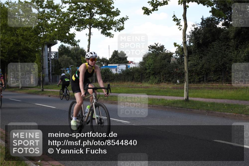10.08.2025 - GEWOBA Citytriathlon Bremen Yannick Fuchs http://msf.ph/oto/8544840 10.08.2025 14:54:41 Radfahren 194, 316, 355, 370, 387, 393, 440, 489, 507, 514, 518 meine-sportfotos.de