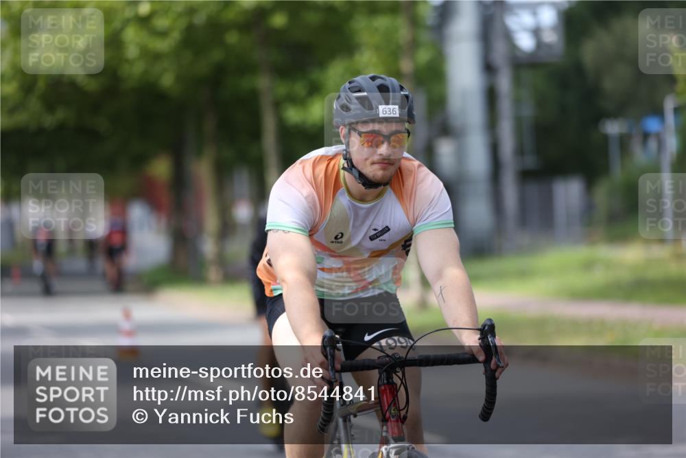 10.08.2025 - GEWOBA Citytriathlon Bremen Yannick Fuchs http://msf.ph/oto/8544841 10.08.2025 12:55:50 Radfahren 636, 658, 729, 765, 779, 804, 843, 880, 883, 890, 896 meine-sportfotos.de