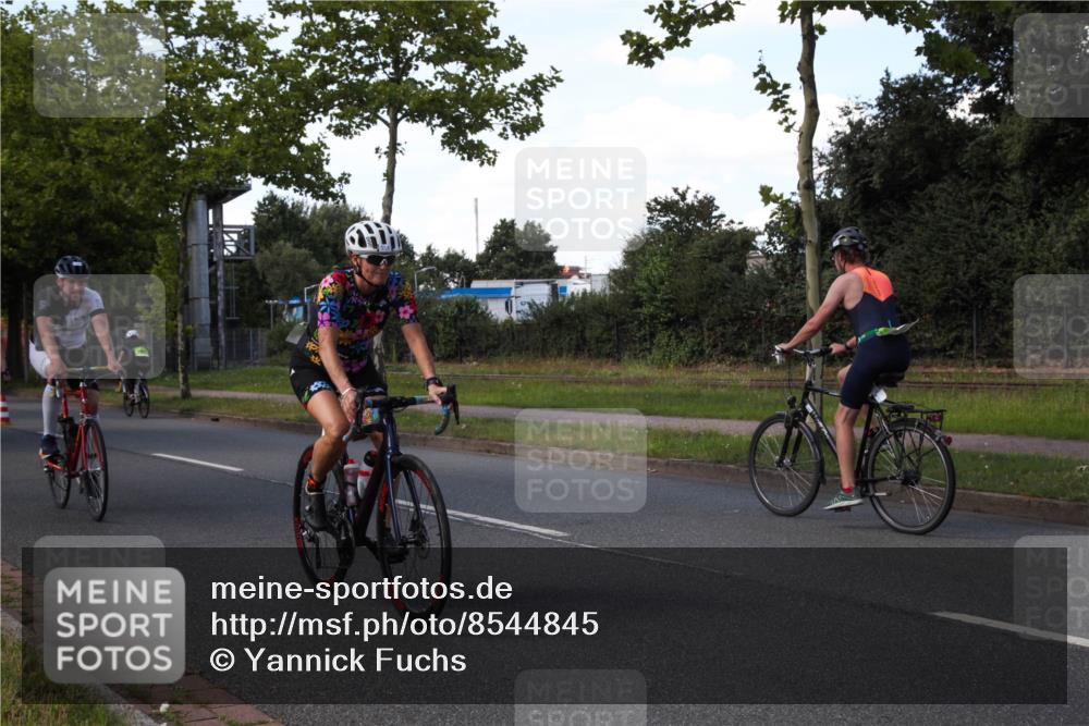 10.08.2025 - GEWOBA Citytriathlon Bremen Yannick Fuchs http://msf.ph/oto/8544845 10.08.2025 14:54:42 Radfahren 194, 316, 355, 370, 387, 440, 489, 507, 514, 518 meine-sportfotos.de
