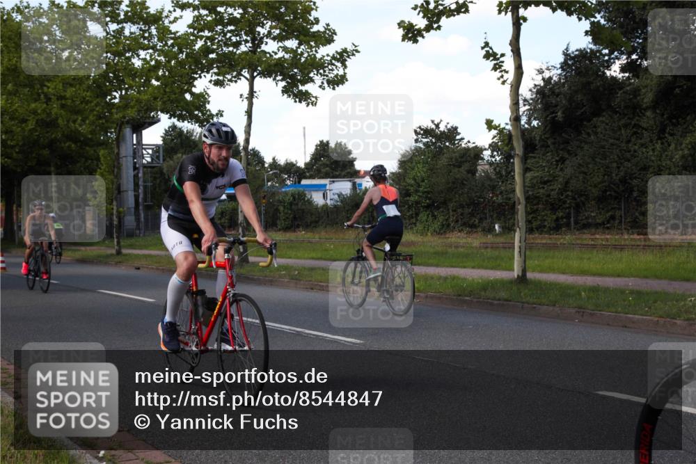 10.08.2025 - GEWOBA Citytriathlon Bremen Yannick Fuchs http://msf.ph/oto/8544847 10.08.2025 14:54:42 Radfahren 194, 316, 355, 370, 387, 440, 489, 507, 514, 518 meine-sportfotos.de