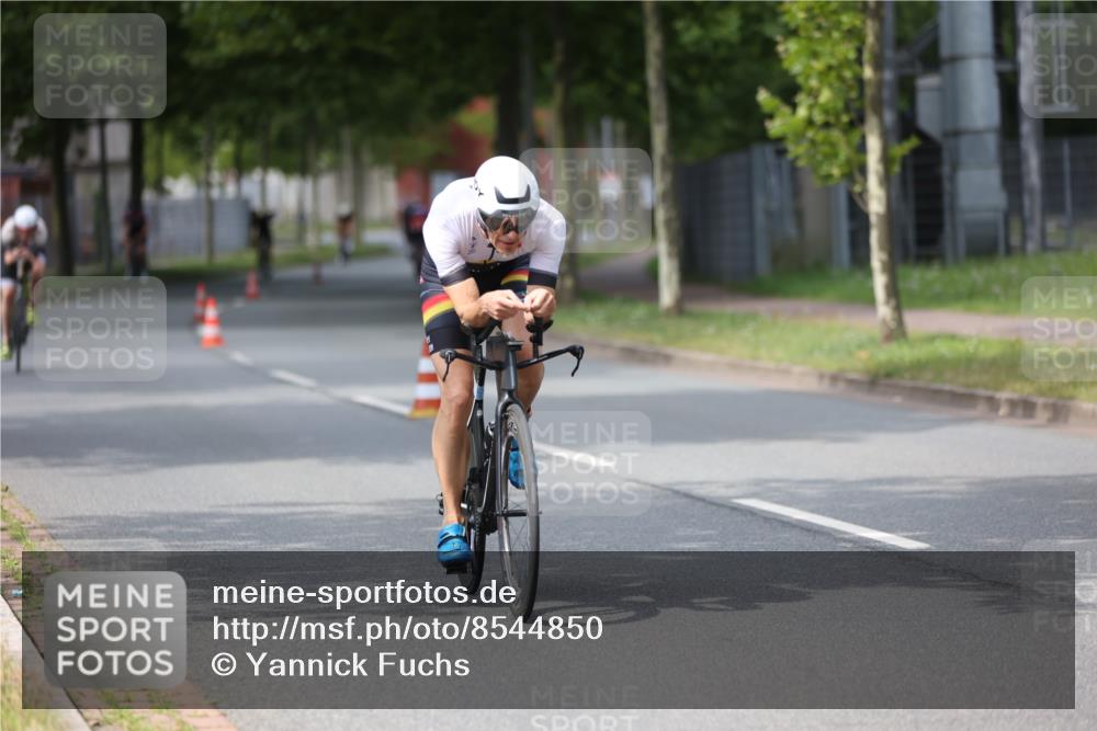 10.08.2025 - GEWOBA Citytriathlon Bremen Yannick Fuchs http://msf.ph/oto/8544850 10.08.2025 12:55:54 Radfahren 636, 658, 765, 779, 880, 883, 890, 896, 1024, 1025 meine-sportfotos.de