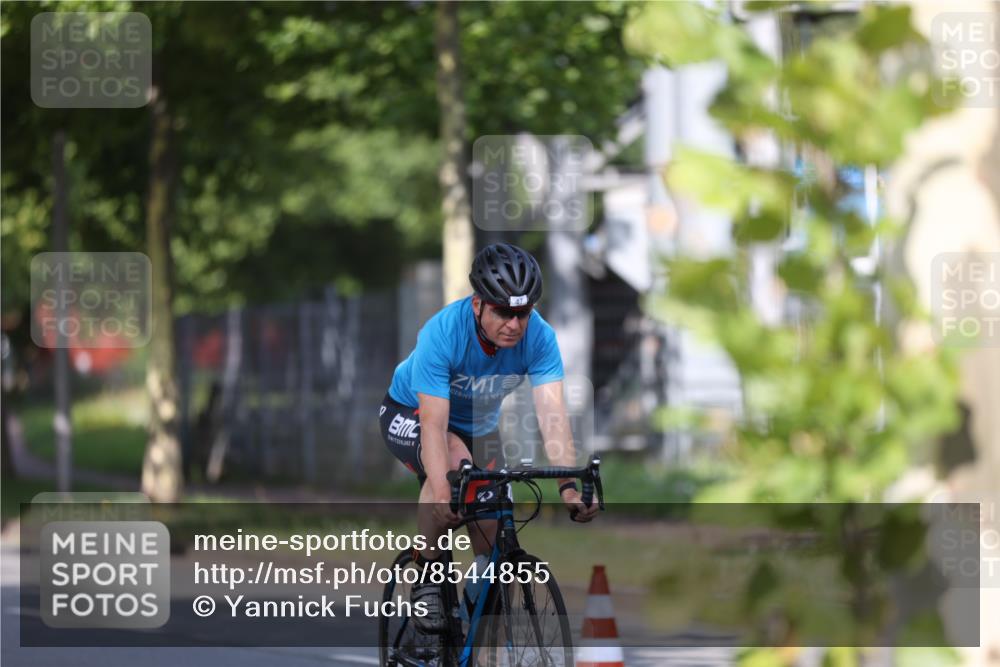 10.08.2025 - GEWOBA Citytriathlon Bremen Yannick Fuchs http://msf.ph/oto/8544855 10.08.2025 11:00:01 Radfahren 47, 141, 197, 201, 227, 417, 482, 498 meine-sportfotos.de