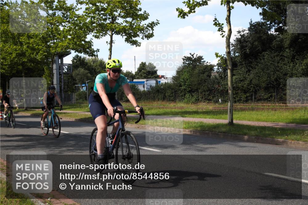 10.08.2025 - GEWOBA Citytriathlon Bremen Yannick Fuchs http://msf.ph/oto/8544856 10.08.2025 14:55:03 Radfahren 335, 357, 375, 424, 430, 450, 451, 511, 524 meine-sportfotos.de