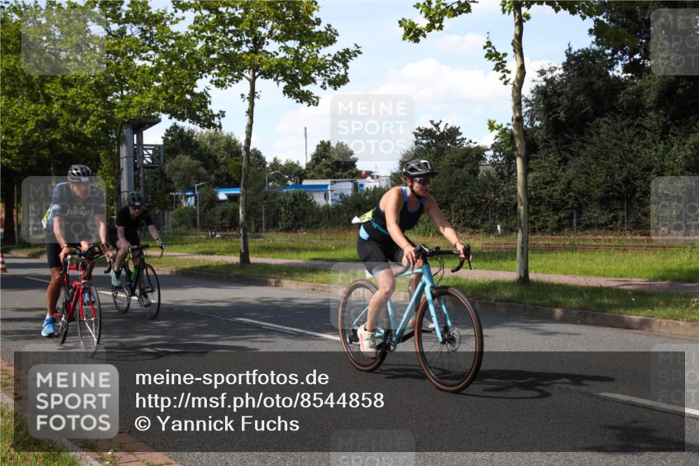 10.08.2025 - GEWOBA Citytriathlon Bremen Yannick Fuchs http://msf.ph/oto/8544858 10.08.2025 14:55:04 Radfahren 335, 357, 375, 424, 430, 450, 451, 511, 524 meine-sportfotos.de