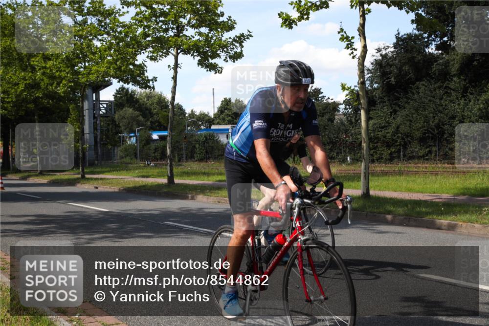 10.08.2025 - GEWOBA Citytriathlon Bremen Yannick Fuchs http://msf.ph/oto/8544862 10.08.2025 14:55:05 Radfahren 335, 357, 375, 424, 430, 450, 451, 511, 524 meine-sportfotos.de