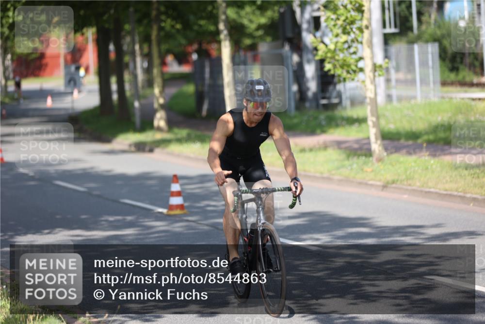 10.08.2025 - GEWOBA Citytriathlon Bremen Yannick Fuchs http://msf.ph/oto/8544863 10.08.2025 11:01:22 Radfahren 37, 87, 410, 440 meine-sportfotos.de