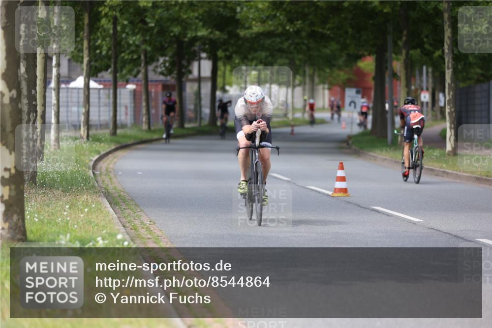 10.08.2025 - GEWOBA Citytriathlon Bremen Yannick Fuchs http://msf.ph/oto/8544864 10.08.2025 12:55:56 Radfahren 636, 765, 779, 784, 883, 890, 896, 1024, 1025 meine-sportfotos.de