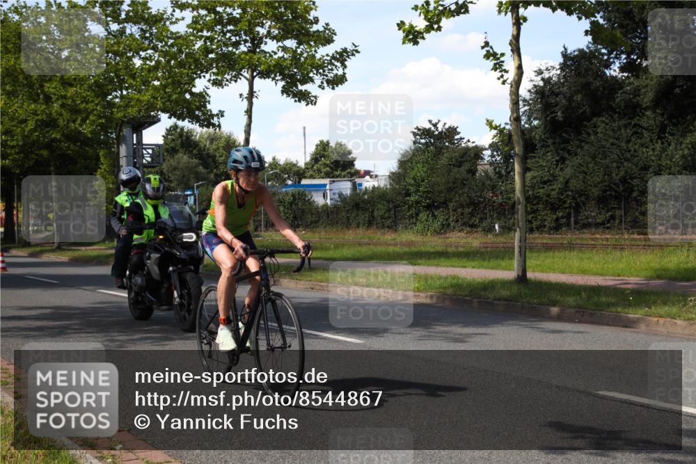 10.08.2025 - GEWOBA Citytriathlon Bremen Yannick Fuchs http://msf.ph/oto/8544867 10.08.2025 14:55:10 Radfahren 284, 335, 357, 375, 424, 430, 443, 450, 451, 511, 524 meine-sportfotos.de