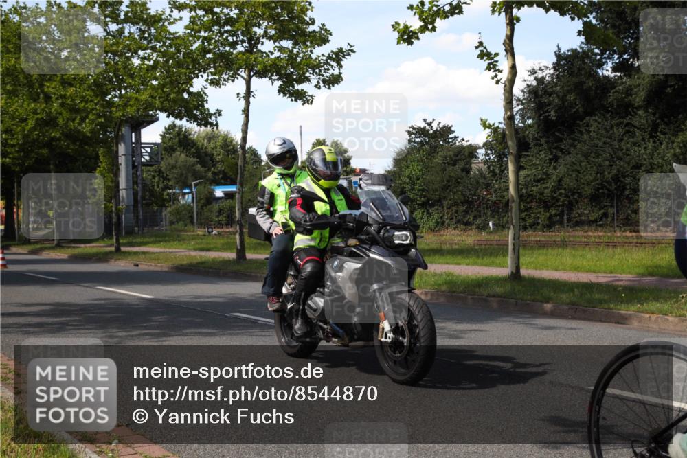 10.08.2025 - GEWOBA Citytriathlon Bremen Yannick Fuchs http://msf.ph/oto/8544870 10.08.2025 14:55:10 Radfahren 284, 335, 357, 375, 424, 430, 443, 450, 451, 511, 524 meine-sportfotos.de